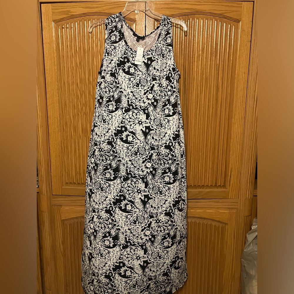 20W Madison Leigh black and white abstract maxi dress.